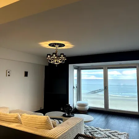 Frontal Sea View *